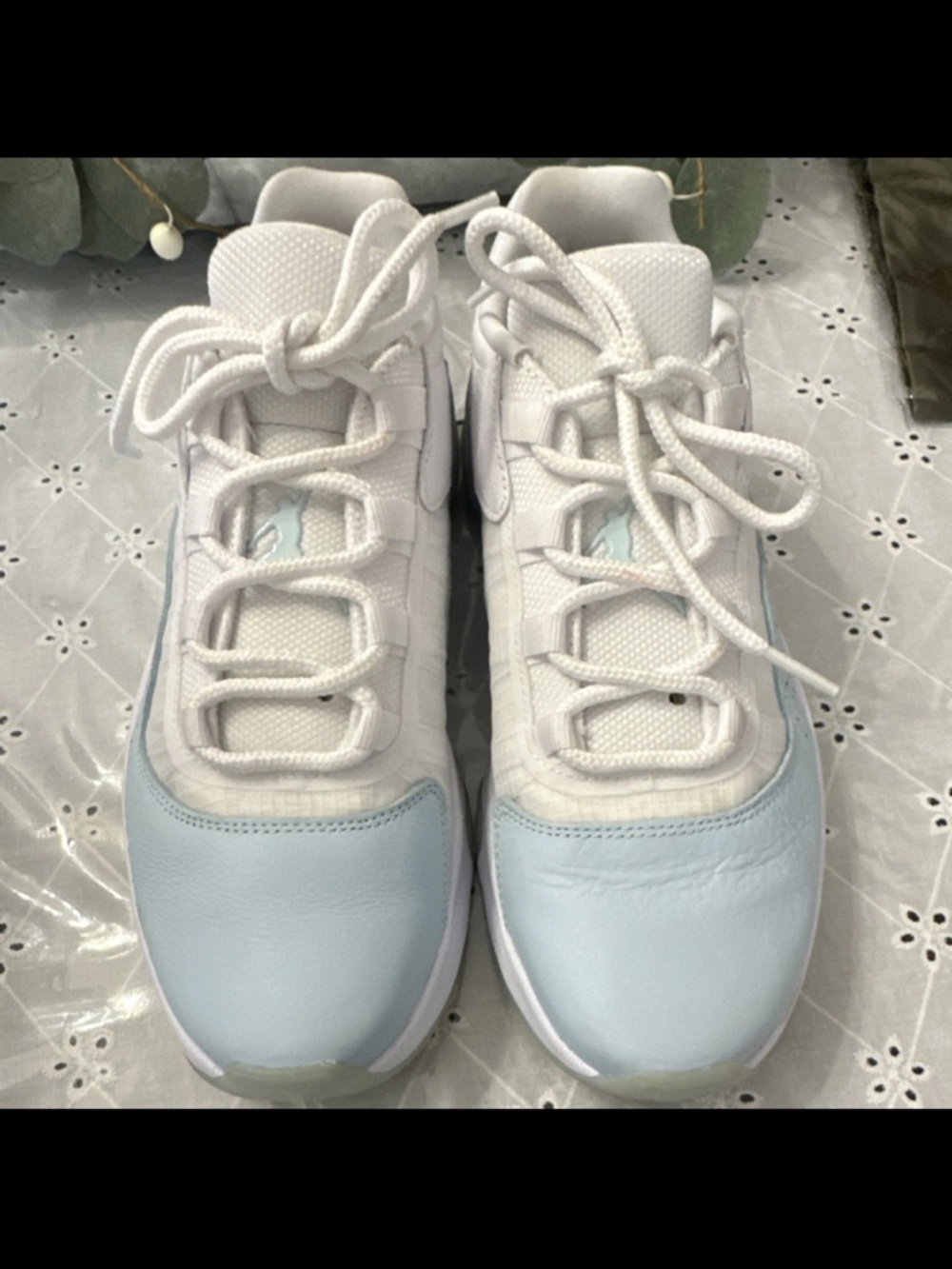 Jordan Air Jordan 11 CMFT Low Top White Light Blue Leather Igloo DV2629-100